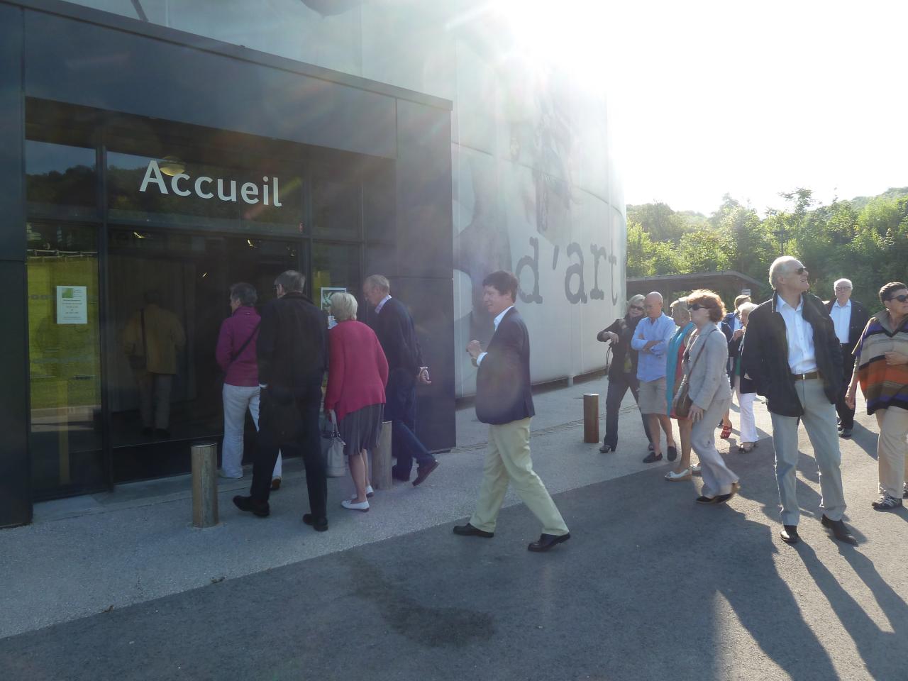 Descente du car au Village des métiers d'art